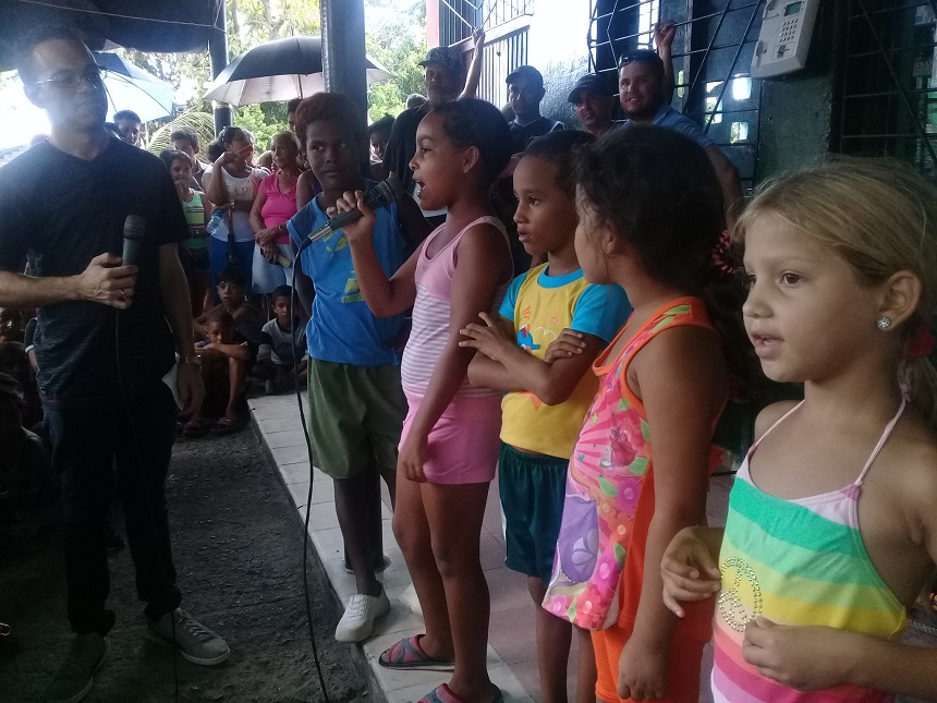 Competencia de canto infantil // Foto Denia Fleitas