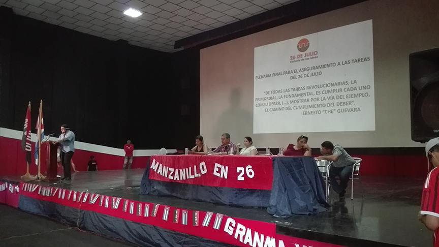 El primer secretario del PCC en Manzanillo felicita a los manzanilleros por el esfuerzo realizado en saludo al 26 de julio // Foto Marlene Herrera