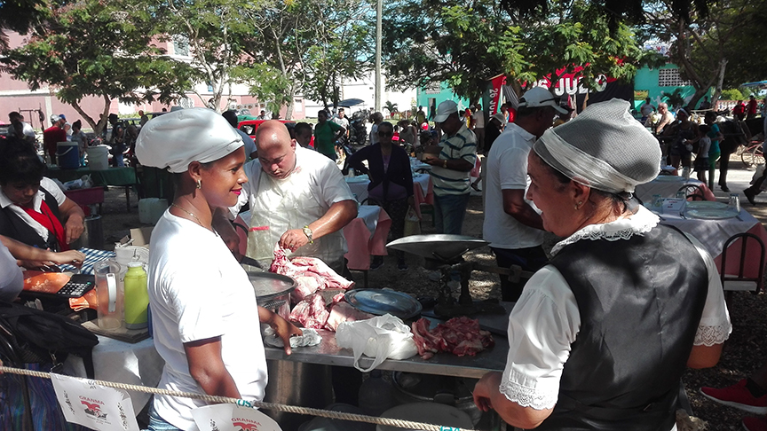 La gastronomía presente en la Feria por el 26 de Julio // Foto Marlene Herrera