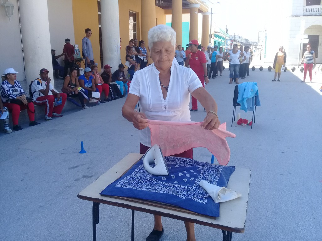 Participaron adultos de varias casas de abuelos // Foto Lilian Salvat