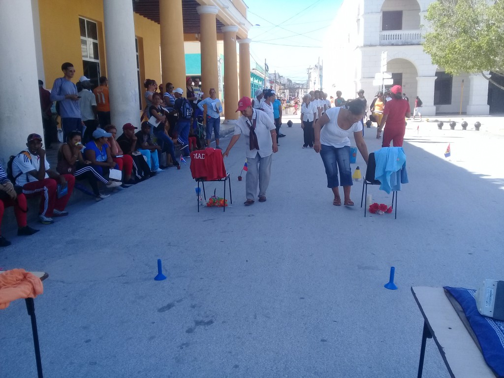 Participaron adultos de varias casas de abuelos // Foto Lilian Salvat