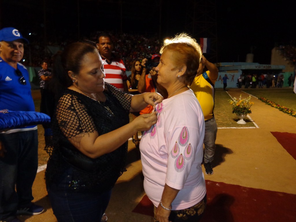 Reconocimiento a internacionalistas // Foto Marlene Herrera