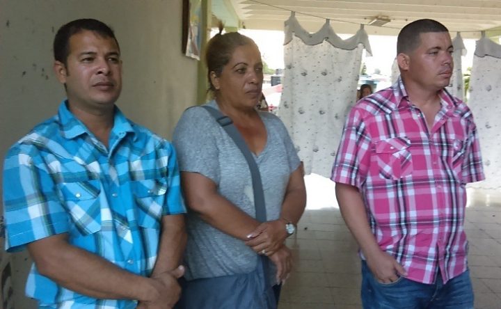 Acompañaron a los pioneros junto al director de la escuela, la M.Sc. Leibi Barbán Hernández, y Reynaldo Fernández Rivero, Primer Secretario de la UJC en el territorio // Foto Eliexer Pelaez Pacheco