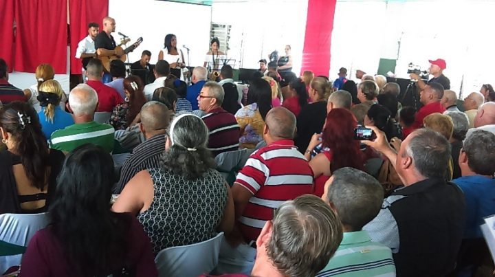 Los manzanilleros celebraron una amplia jornada por el Día del Educador // Foto Eliexer Pelaez Pacheco