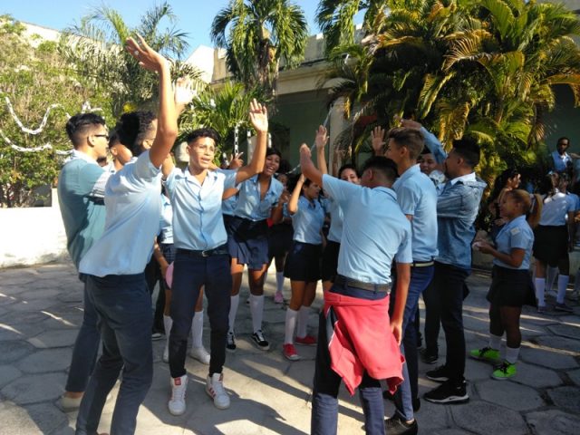 No podía ser de otra forma, los jóvenes celebraron el aniversario 49 de la FEEM // Foto Eliexer Pelaez Pacheco