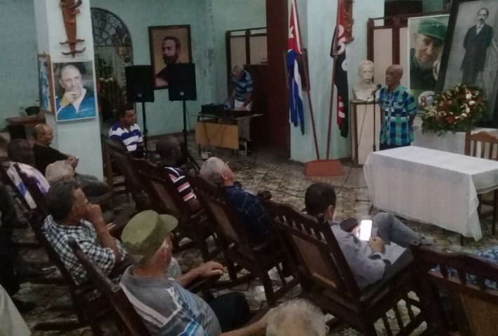 Vigilia en la Asociación de Combatientes de la Revolución Cubana // Foto Roberto Mesa Matos