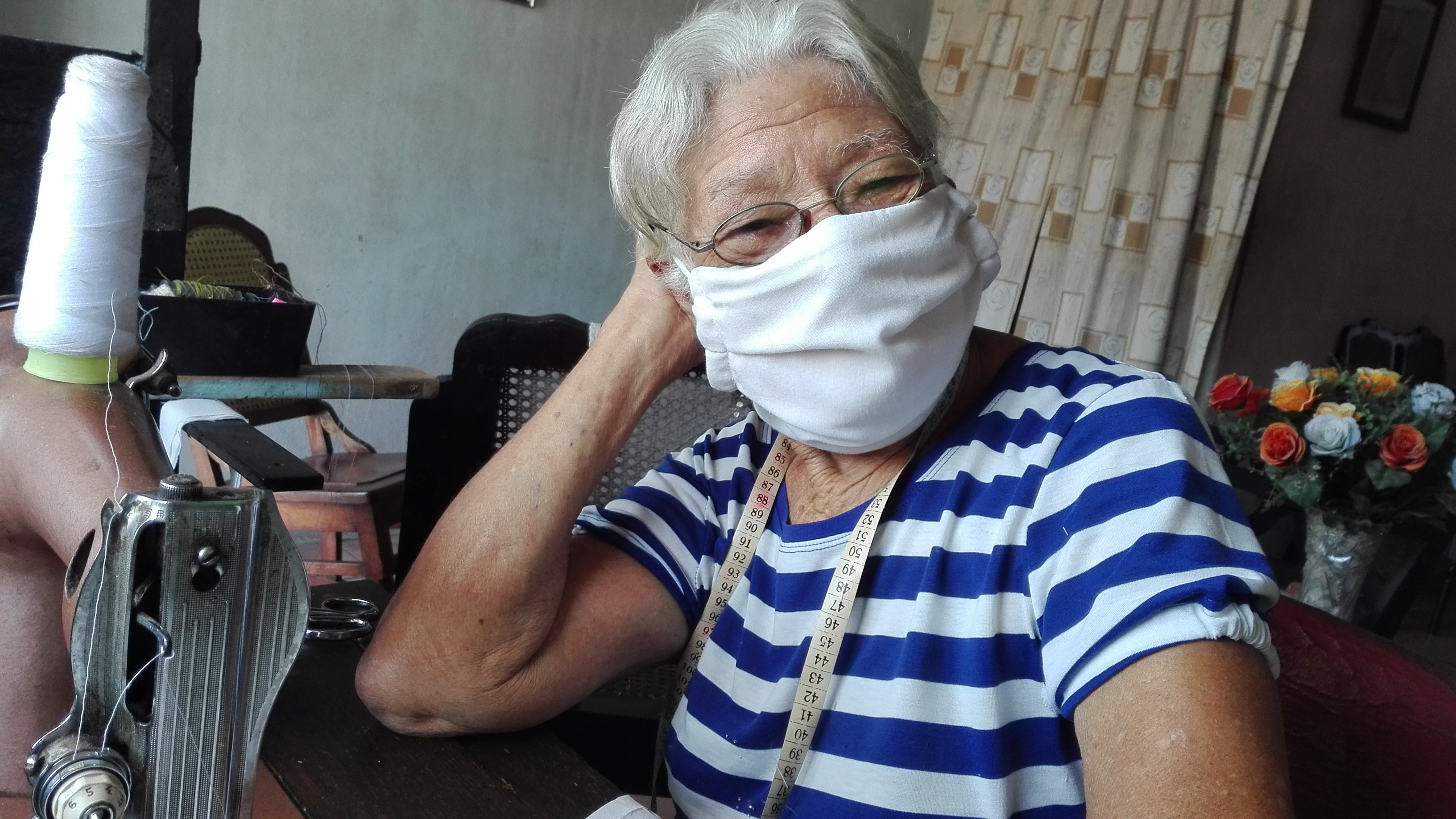 En junio cumplirá 83 años de edad, lo que no impidió que recordara su época de costurera // Foto Marlene Herrera