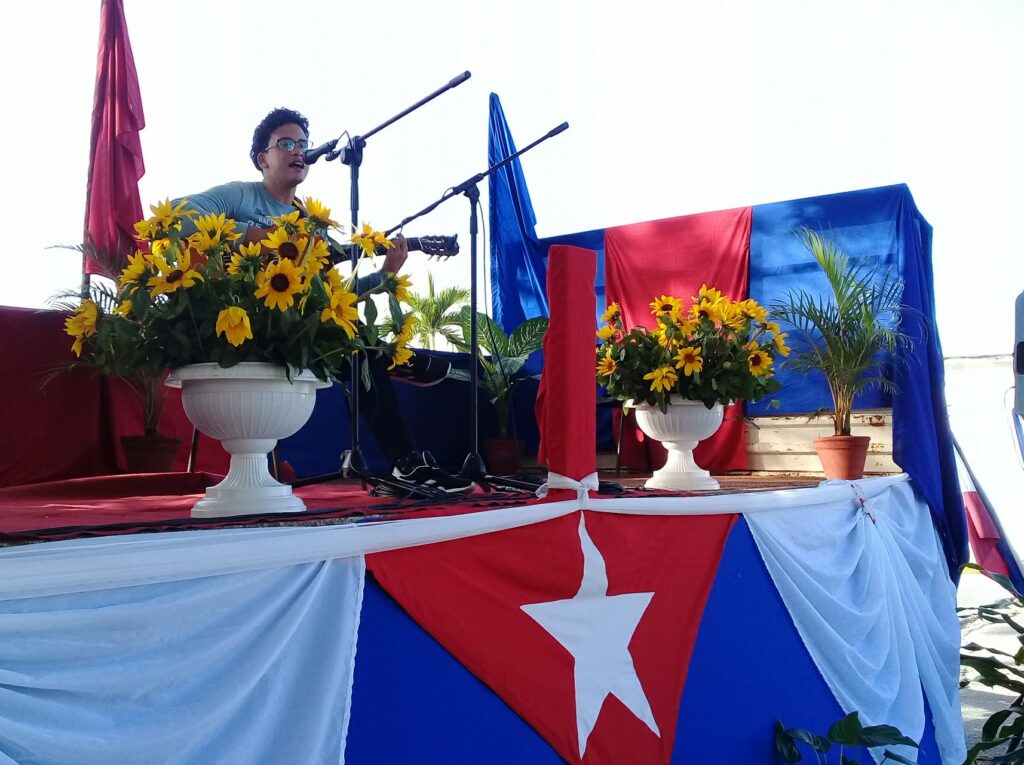 En el canto se evocó a los héroes de la patria// Foto Denia Fleitas Rosales