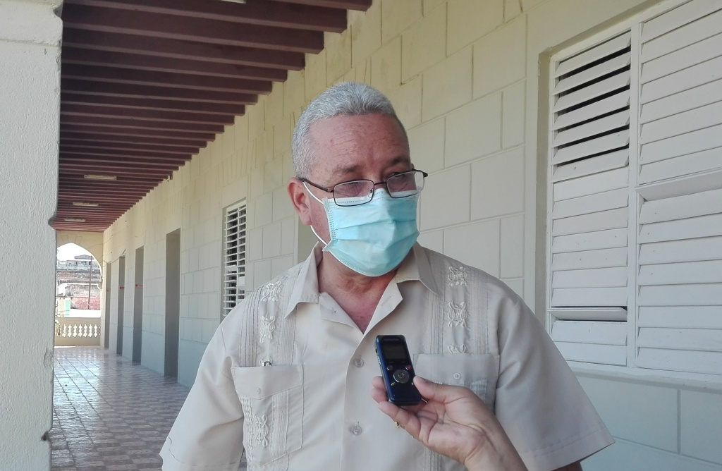 Doctor Carlos Rodríguez, director de salud en Manzanillo // Foto Marlene Herrera