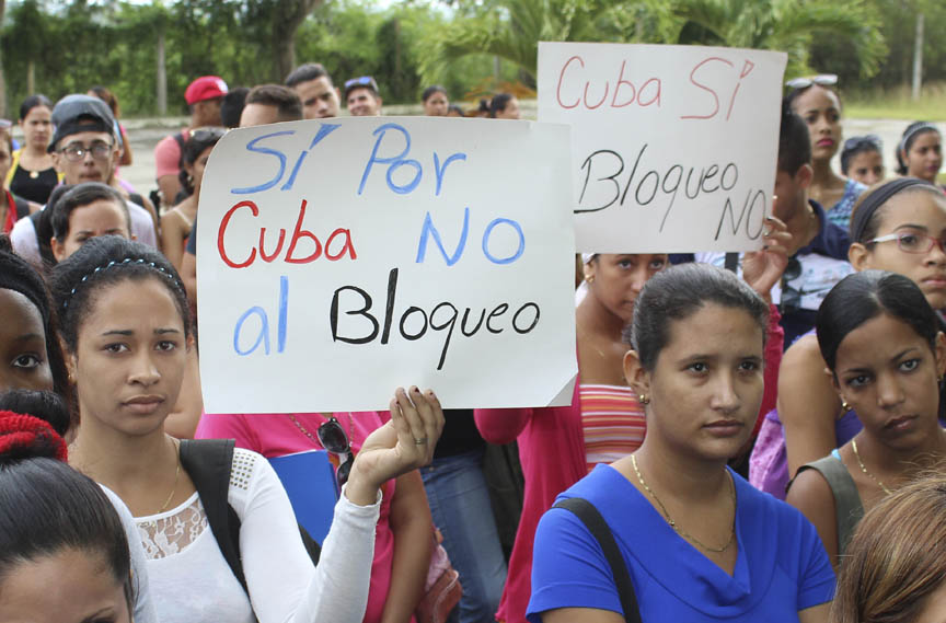 Estudiantes y profesores de la sede universitaria Blas Roca Calderío se pronuncian contra el bloqueo // Foto Marlene Herrera