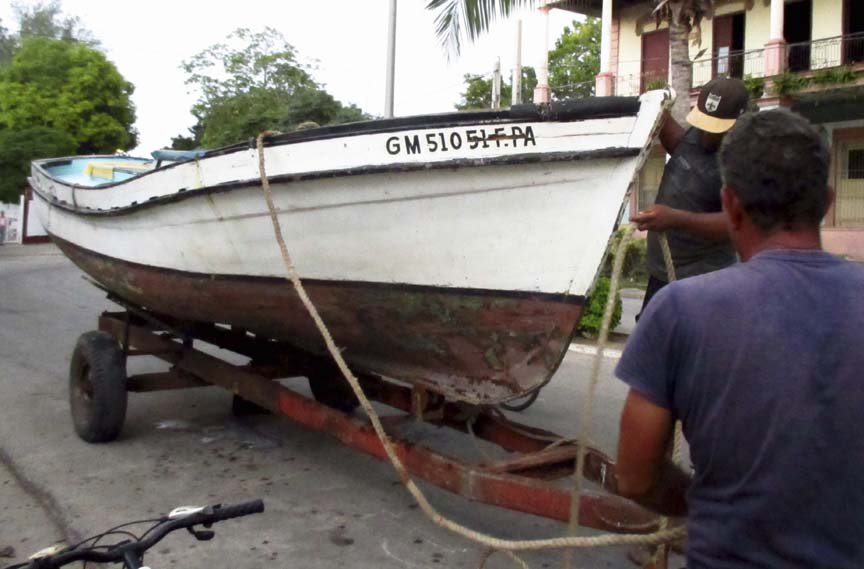 Las embarcaciones de la Empresa Pesquera de Granma y de la Federación de Pesca Deportiva fueron trasladadas hacia sitios seguros // Foto Valia Marquínez Sm