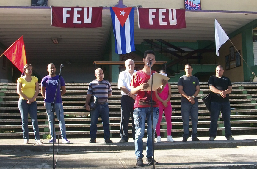 Universitarios de la sede manzanillera Blas Roca Calderio alzan su voz contra la injerencia subversiva del gobierno de los Estados Unidos // Foto Roberto Mesa