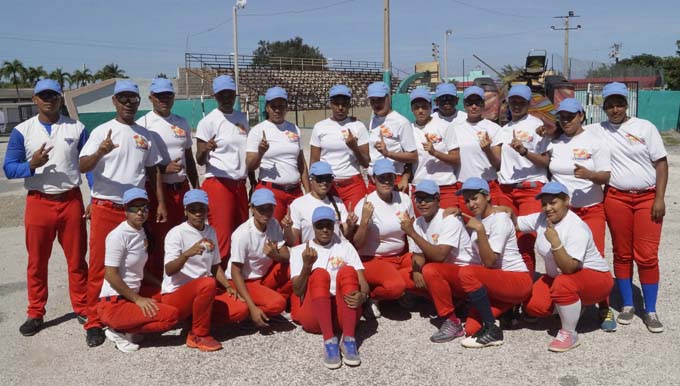 Equipo Béisbol Femenino Granma // Foto Luis Carlos Palacio (La Demajagua)