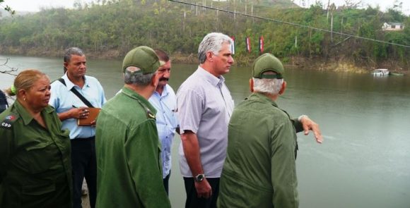 Diaz-Canel en Baracoa. Foto: Rodney Alcolea