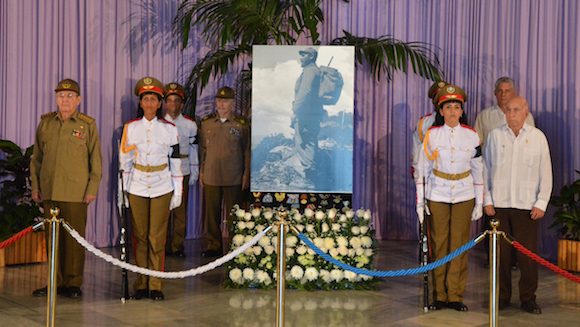 Guardia de honor en el Memorial José Martí. Foto: Roberto Suárez/ Juventud Rebelde