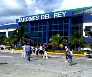 Primer vuelo procedente de EEUU llega al Aeropuerto Jardines del Rey