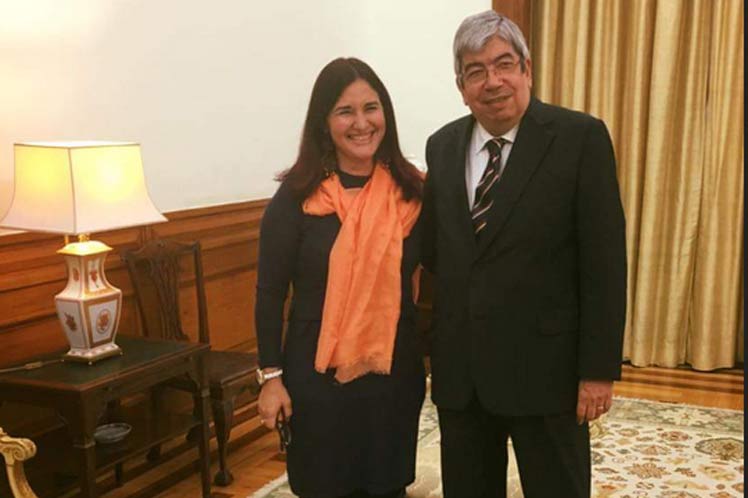 Johana Tablada, embajadora de Cuba en Portugal y Eduardo Ferro, presidente de la Asamblea de la República Portuguesa // Foto PL