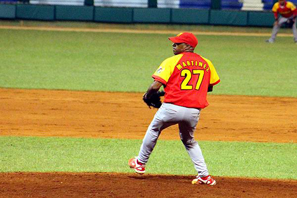Jonder Martínez completó el juego ante Camagüey y Matanzas sigue imparable. Foto tomada de Trabajadores/ Archivo.