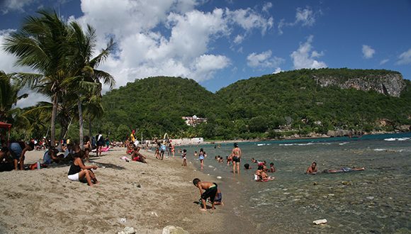 Playa Siboney en Santiago de Cuba. Foto: Claire Boobbyer.