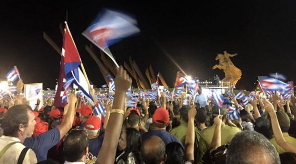 Acto político homenaje a Fidel en Santiago de Cuba // Foto Cubadebate