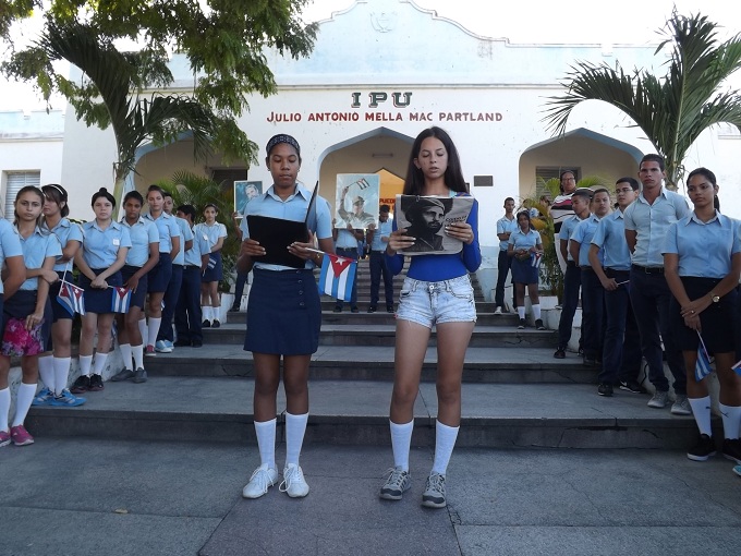 Estudiantes del IPU Julio Antonio Mella // Foto Eliexer Peláez