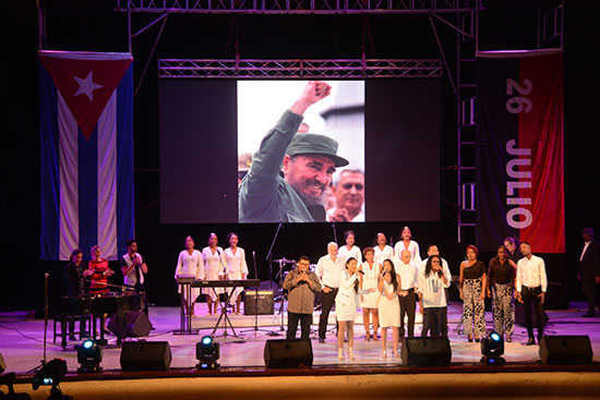 El capitalino teatro América fue el escenario de una noche emotiva.Autor: Roberto Ruiz