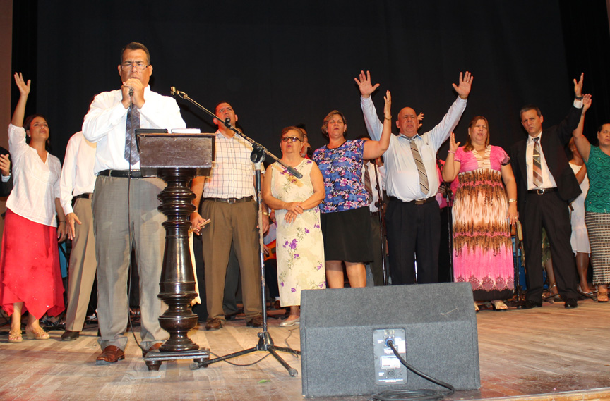 Iglesias evangélicas de Manzanillo celebran culto por la Navidad // Foto Marlene Herrera