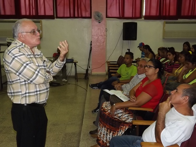 Comité de solidaridad de Manzanillo dedica jornada a Fidel y a las causas justas // Foto Eliexer Peláez