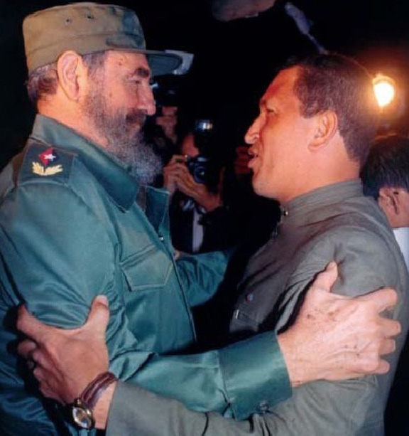 El primer encuentro. Aeropuerto Internacional José Martí,La Habana, 13 de diciembre de 1994, a las 9:40 pm. Foto: El Encuentro