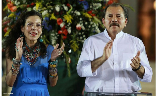 Daniel Ortega y Rosario Murillo saludan Triunfo de la Revolución