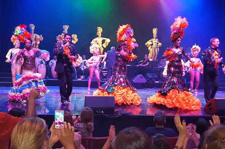 Bravos y ovaciones a Cabaret Tropicana en Buenos Aires