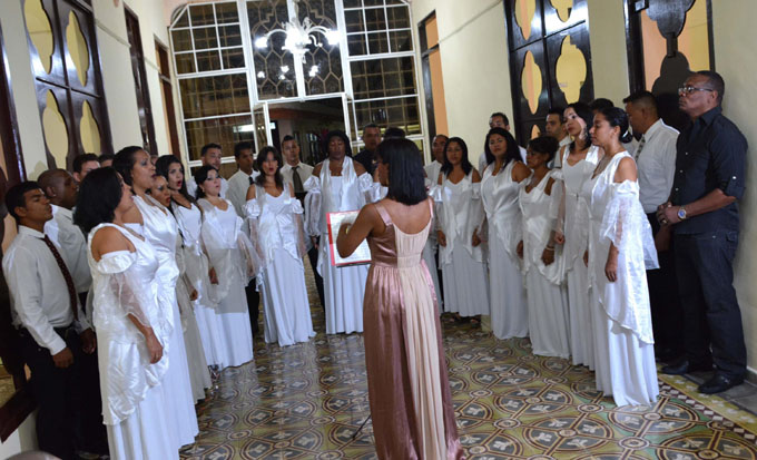 El Coro Profesional de Bayamo en concierto por su Aniversario 55, en la ciudad de Bayamo, provincia de Granma, Cuba, el 7 de enero de 2017. ACN FOTO/Armando Ernesto CONTRERAS TAMAYO/ogm