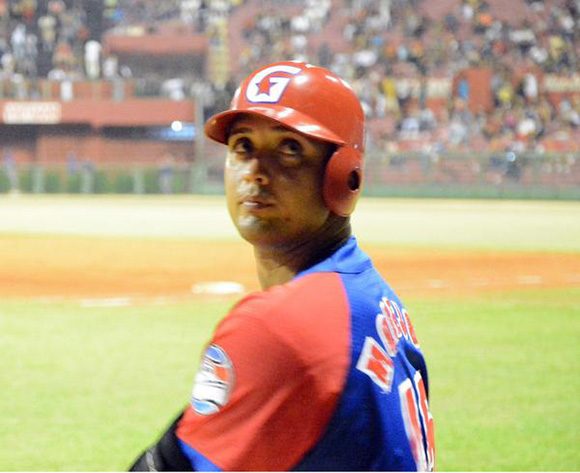 El catcher Frank Camilo Morejón, defiende los colores de los Alazanes y ha sido clave en la defensa y con bateo oportuno en los play off. Foto: ACN/ John Vila