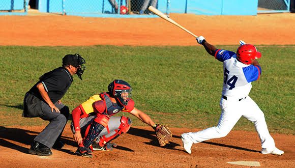 Granma confía en que Alfredo Despaigne lidera la ofensiva contra el pitcheo matancero y lleve el playoff al séptimo y decisivo
partido. Foto: Katherine Felipe/ Cubadebate.