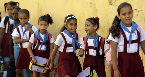 Reinicio del curso escolar en Santiago de Cuba, tras el paso del Huracan Sandy. Foto: Ismael Francisco/Cubadebate.