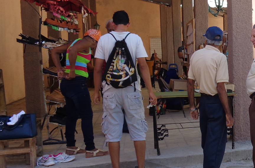 Trabajadores por Cuenta Propia del parque Los Flamboyanes // Foto Marlene Herrera
