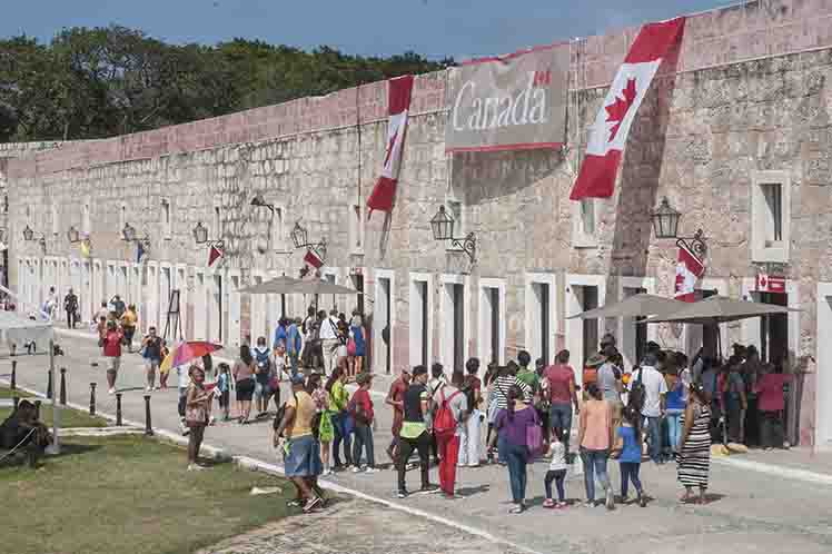 Pabellón de Canadá, país invitado a la feria internacional del libro que se desarrolla en el COMPLEJO DE CABAÑAS al este de la capital cubana