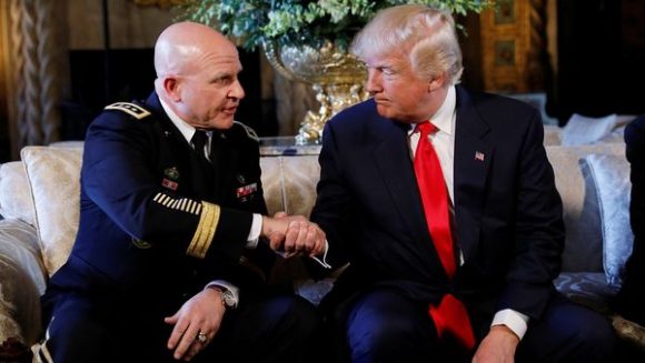 Herbert McMaster y Donald Trump. Foto tomada de Infobae.