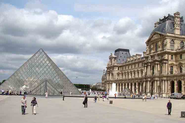 Reabre Museo del Louvre tras ataque terrorista en París // Foto PL