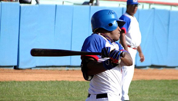 Roel Santos fue decisivo a la ofensiva. Foto tomada de CNC TV Granma (Archivo).