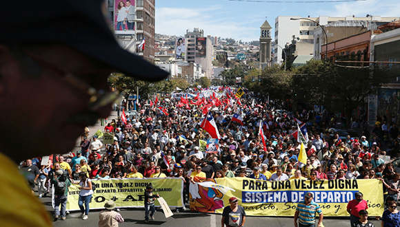 Demonstrators take part in a protest against national pension system, in Valparaiso, Chile, March 26, 2017. REUTERS/Rodrigo Garrido