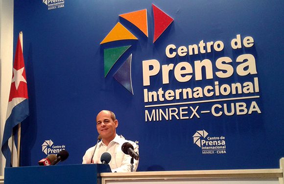 El viceministro de Relaciones Exteriores de Cuba, Rogelio Sierra, ofreció declaraciones sobre tres eventos a celebrarse en La Habana: la I Conferencia de Cooperación de la Asociación de Estados del Caribe (AEC), el XII Consejo de Ministros de la AEC y la V Reunión Ministerial Caricom-Cuba. Foto: Cubadebate.