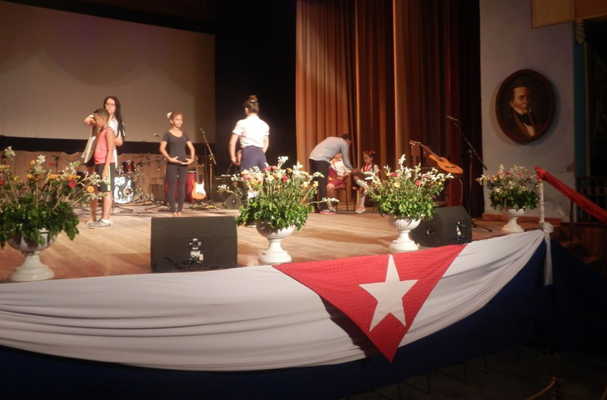 Gala por los 15 años de la inauguración por Fidel de varios programas de la Revolución // Foto Roberto Mesa