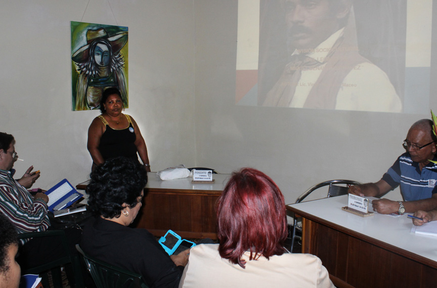 Ponencia Visión sociocultural del legado de Miguel Benavides Chaves, por la licenciada Virgen Mustelier Maceo // Foto Marlene Herrera