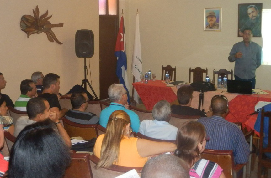 Sesiona seminario territorial de pautas y premisas de inversiones y mantenimiento para el diseño del plan del año 2018 en la Empresa Comercializadora de Combustibles, perteneciente a la Unión Cuba Petróleo (Cupet) // Foto Lilian Salvat