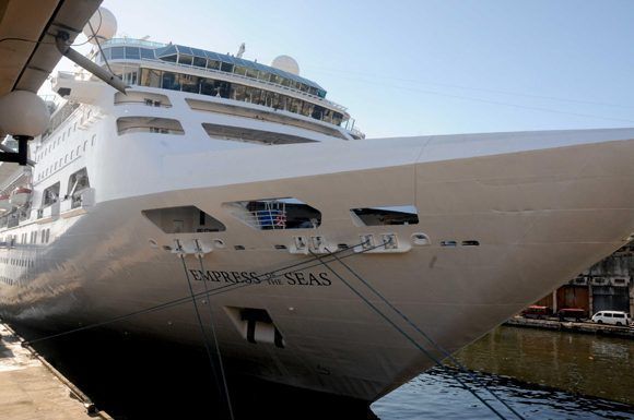 El Crucero Empress of the Seas, a su llegada a la Terminal de Cruceros “Sierra Maestra”, en La Habana, Cuba, el 23 de abril de 2017. Foto: Omara García/ ACN.