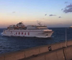 España: Ferry con 140 personas se estrella contra un muelle
