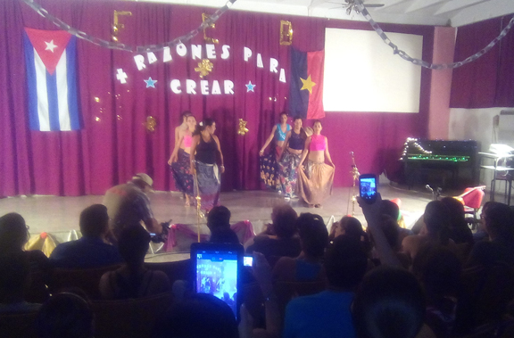 Realizan estudiantes de ciencias pedagógicas festival de artistas aficionados de la FEU // Foto Eliexer Peláez
