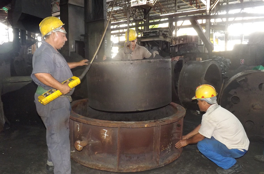 Sobrecumplen las producciones los trabajadores de los Talleres Fajardo de Manzanillo // Foto Archivos RG