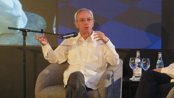 “Yo represento a una multitud: Eusebio Leal es el seudónimo de una locura que se llama Cuba” , dijo el historiador de La Habana. Foto: Roberto Campos/ Cubadebate.